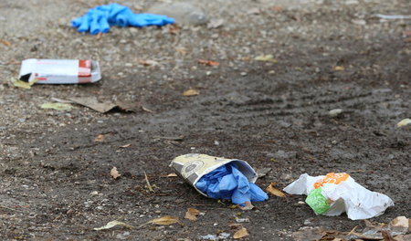 Was braucht es, bis einer durchdreht? Gummihandschuhe nahe dem O... Was braucht es, bis einer durchdreht? Gummihandschuhe nahe dem O...