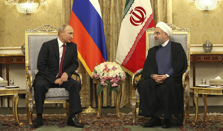 Höfliche Distanz: Wladimir Putin und Hassan Rohani am Mittwoch b...