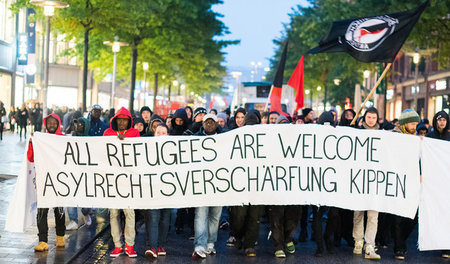 Vom Grundgesetz auch für Geflüchtete garantierte Rechte haben nu...