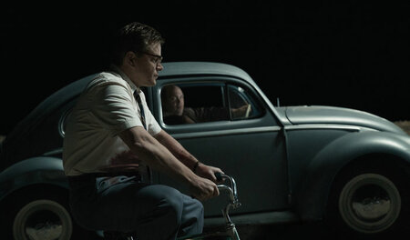 Mann im Mond mit Begleitfahrzeug: Matt Damon