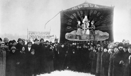Demonstration für die Beendigung des Krieges im Februar 1917 in ...