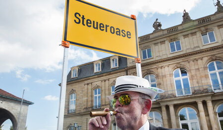 Altbekanntes Phänomen: Protestaktion gegen Duldung von Steueroas...