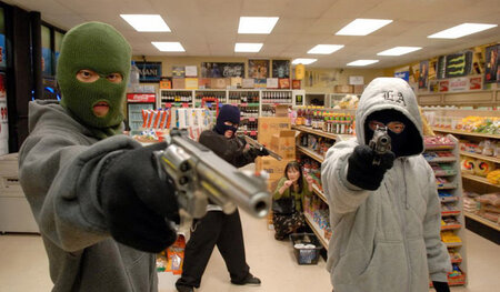 Alltag in Los Angeles – Gang raubt einen Supermarkt aus: »Crossi... Alltag in Los Angeles – Gang raubt einen Supermarkt aus: »Crossi...