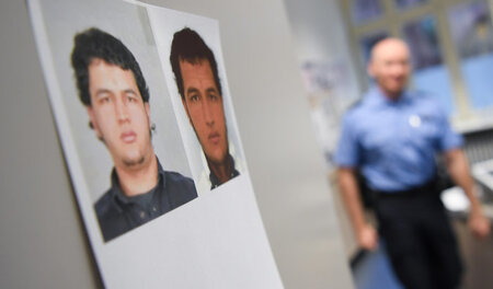 Fahndungsfoto von Anis Amri, der den Anschlag am Berliner Breits... Fahndungsfoto von Anis Amri, der den Anschlag am Berliner Breits...