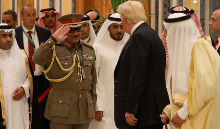 Donald Trump während seines Staatsbesuchs in Saudi-Arabien (Mai,... Donald Trump während seines Staatsbesuchs in Saudi-Arabien (Mai,...