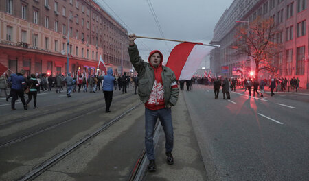 Zur »regelmäßigen Versammlung« aufgewertet: Zehntausende Nazis m...