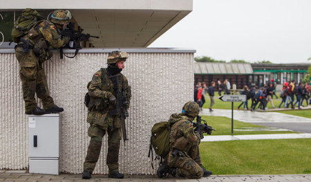Multinationale Militärübung: Bundeswehr-Soldaten bei einem Train...