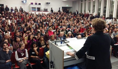 Großer Andrang: Rousseff sprach vor einem vollbesetzten Saal im ...