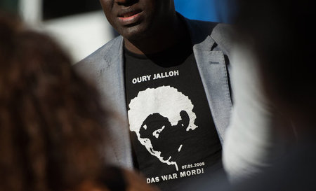 Mouctar Bah von der Initiative in Gedenken an Oury Jalloh währen...