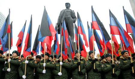 Parade von Studenten der Militärakademie am 25. Oktober vor dem ... Parade von Studenten der Militärakademie am 25. Oktober vor dem ...