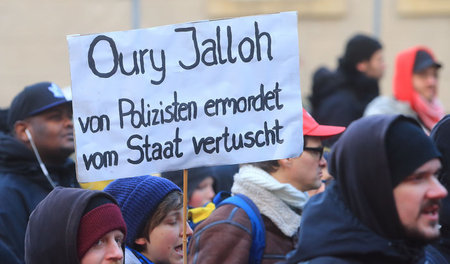 Langer Kampf um Aufklärung: Protest zum zehnten Todestag von Our...