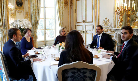 Der französische Präsident Emmanuel Macron (links) und der liban...