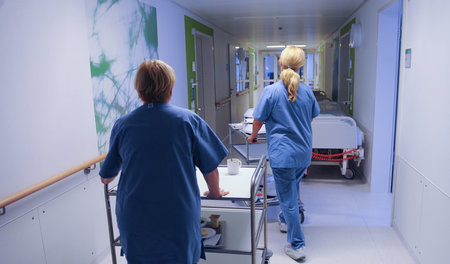 Besonders belastet: Beschäftigte im Gesundheitswesen können ihre... Besonders belastet: Beschäftigte im Gesundheitswesen können ihre...