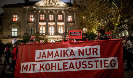 Demonstranten verschiedener Organisationen begleiteten die Sondi...