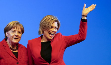 Und das ist: Julia Klöckner mit Anker (keine Montage)