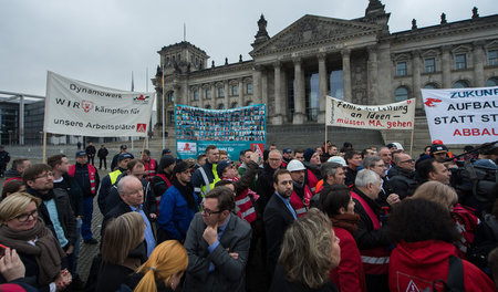 Siemens-Beschäftigte protestierten am Dienstag bei einem Treffen...