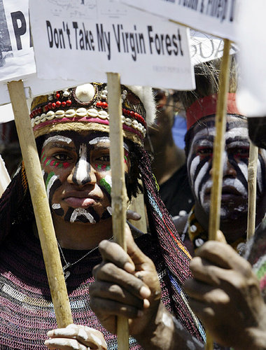 Demonstranten aus Papua am Montag vor dem US-Konsulat in Denpasa...