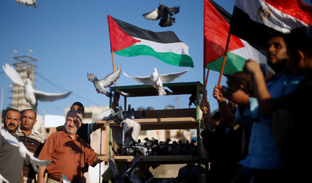 Palästinenser feiern am 13. Oktober in Gaza das Versöhnungsabkom... Palästinenser feiern am 13. Oktober in Gaza das Versöhnungsabkom...