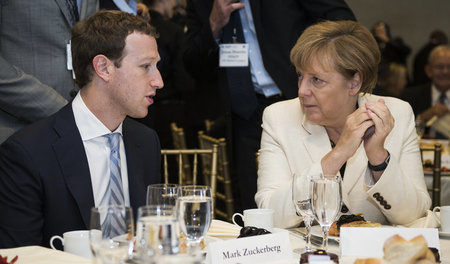 Je näher der Unternehmer beim Politiker sitzt, desto geringer si...