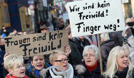 Proteste am 10. Januar 2016 auf der Hamburger Reeperbahn im Stad...