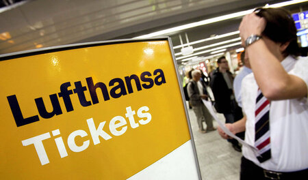 Reiseziel Mond? Um bis zu 30 Prozent sind Tickets der Lufthansa ... Reiseziel Mond? Um bis zu 30 Prozent sind Tickets der Lufthansa ...