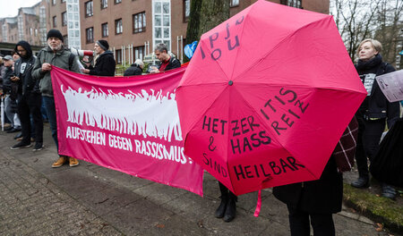 Demonstration gegen den Landesparteitag der Alternative für Deut... Demonstration gegen den Landesparteitag der Alternative für Deut...