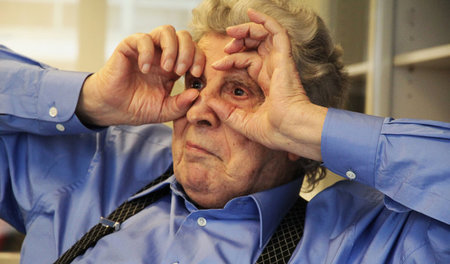 Wie sollen die Griechen jemals ohne Mikis Theodorakis auskommen? Wie sollen die Griechen jemals ohne Mikis Theodorakis auskommen?