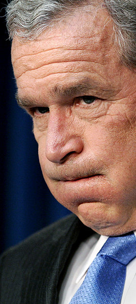 Plant noch etwas: George W. Bush
