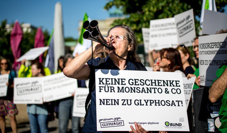 Seit Jahren fordern Bürger in der EU ein Verbot des weltweit am ... Seit Jahren fordern Bürger in der EU ein Verbot des weltweit am ...