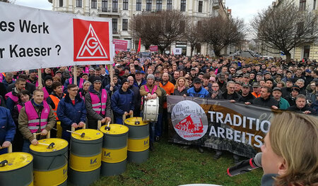 Gewerkschafter und Beschäftigte protestierten am Mittwoch in Gör... Gewerkschafter und Beschäftigte protestierten am Mittwoch in Gör...