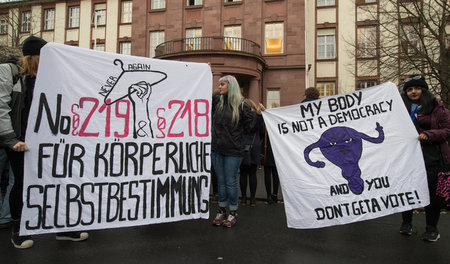 Solidarität mit Kristina Hänel: Demonstration vor dem Amtsgerich...