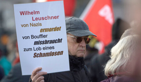 Deutliche Worte: Rund 400 Menschen protestierten am Freitag in W...