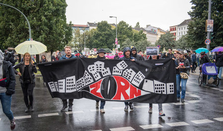 Zorn und keine Zeit: Volksmassen akut von Entmietung bedroht. Be... Zorn und keine Zeit: Volksmassen akut von Entmietung bedroht. Be...