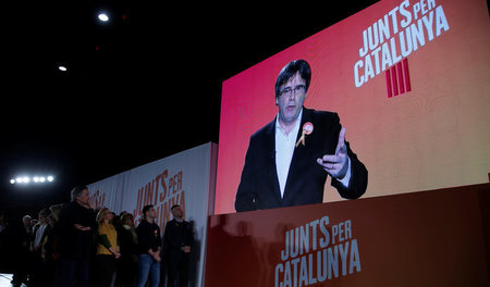 Kataloniens abgesetzter Ministerpräsident Carles Puigdemont wand...