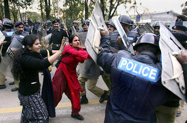 Schlagkräftig nur auf der Straße: Oppositionsdemo am Montag in I...