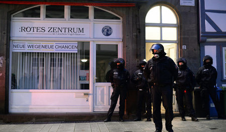 In voller Kampfmontur: Fünf Monate nach dem G-20-Gipfel in Hambu...