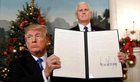 Donald Trump präsentiert am Mittwoch in Washington seine Proklam...