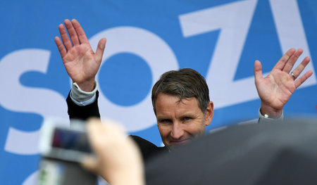 Alles soll gebündelt werden: Björn Höcke bei der Gründung eines ... Alles soll gebündelt werden: Björn Höcke bei der Gründung eines ...