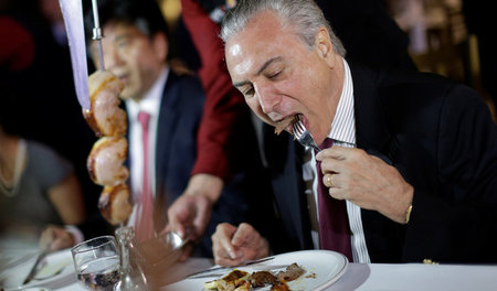 Mahlzeit, Herr Präsident. Michel Temer beim Barbecue (Brasilia, ...