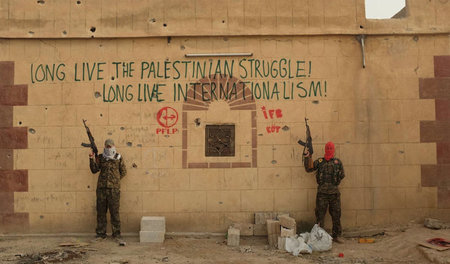 Solidarität aus Kurdistan: Kämpfer in Rojava grüßen die PFLP und... Solidarität aus Kurdistan: Kämpfer in Rojava grüßen die PFLP und...
