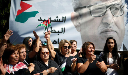 Begräbnis des jordanischen Autors Nahed Hattar, der in Al-Fuheis... Begräbnis des jordanischen Autors Nahed Hattar, der in Al-Fuheis...