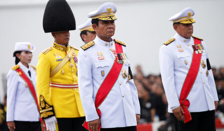 Armeechef Prayuth Chan-ocha marschiert in Bangkok am 26. Oktober...