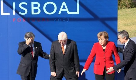 Bundeskanzlerin Angela Merkel und der damalige Außenminister Fra...