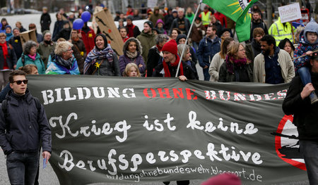 Gegen die deutsche Armee wird regelmäßig protestiert, so auch be...