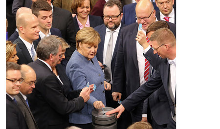 Abstimmung zum Bundeswehreinsatz im Mittelmeer (12. Dezember)