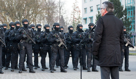 Schmutziger Job: Bundesinnenminister Thomas de Maiziere (CDU) be...