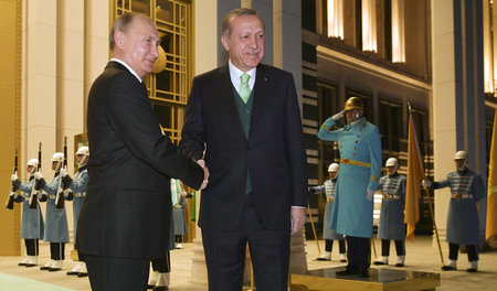 Der russische Präsident Wladimir Putin und der türkische Präside...