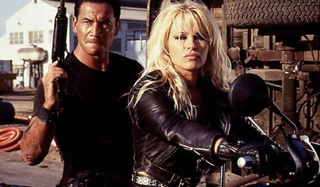 Endstation Autobahnzubringer: Pamela Anderson kämpft in »Barb Wi...