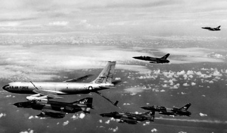 Mehr als 7,5 Millionen Tonnen Bomben warf die US-Luftwaffe bis z...
