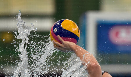 Es gibt sie noch, die Sportart Wasserball, wenn auch nicht mehr ...
